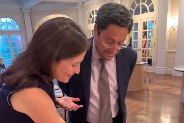 picture of Colombian Ambassador to the US with Cristina Soriano looking at book